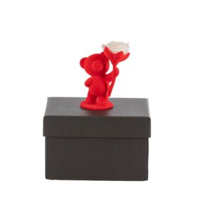 RED BEAR LIFTING WHITE ROSE 7x11 CM